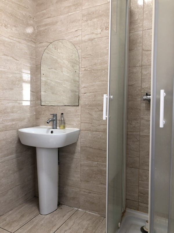Room Goodall Road in Greater London