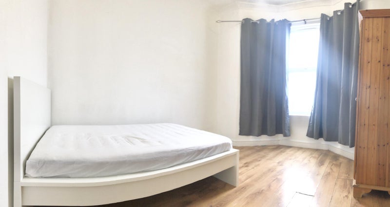 Room Goodall Road in Greater London