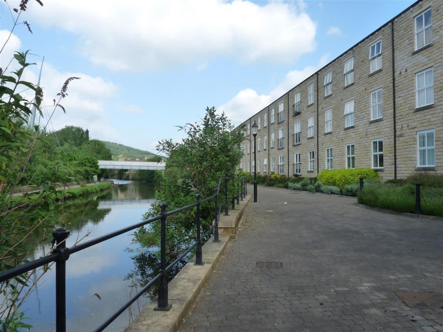 Flat Britannia Wharf in Bradford