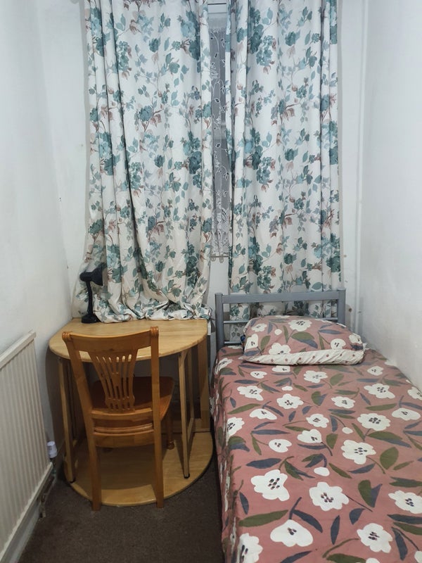 Room Glasgow Road in Greater London