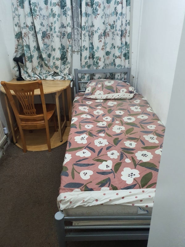 Room Glasgow Road in Greater London