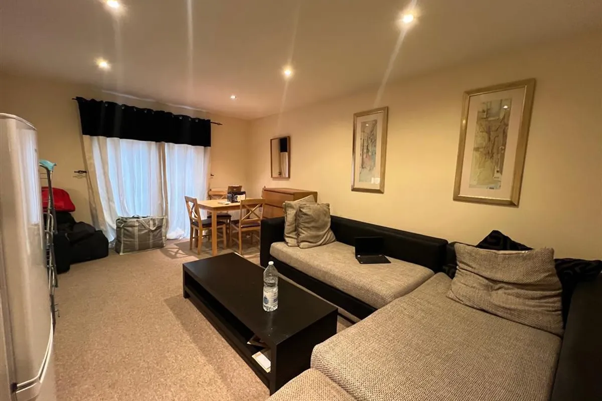 Flat Coxhill Way in Aylesbury