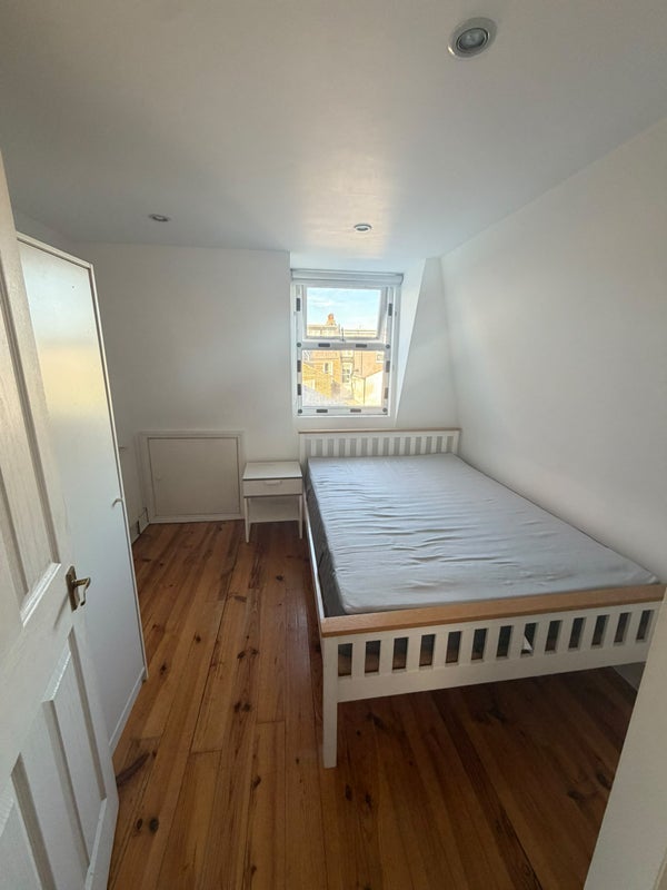 Room Dagnan Road in Greater London