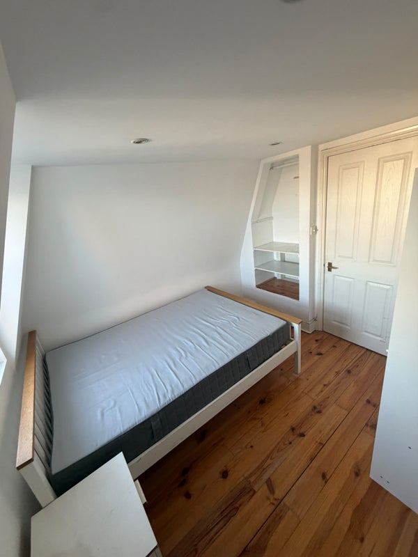 Room Dagnan Road in Greater London