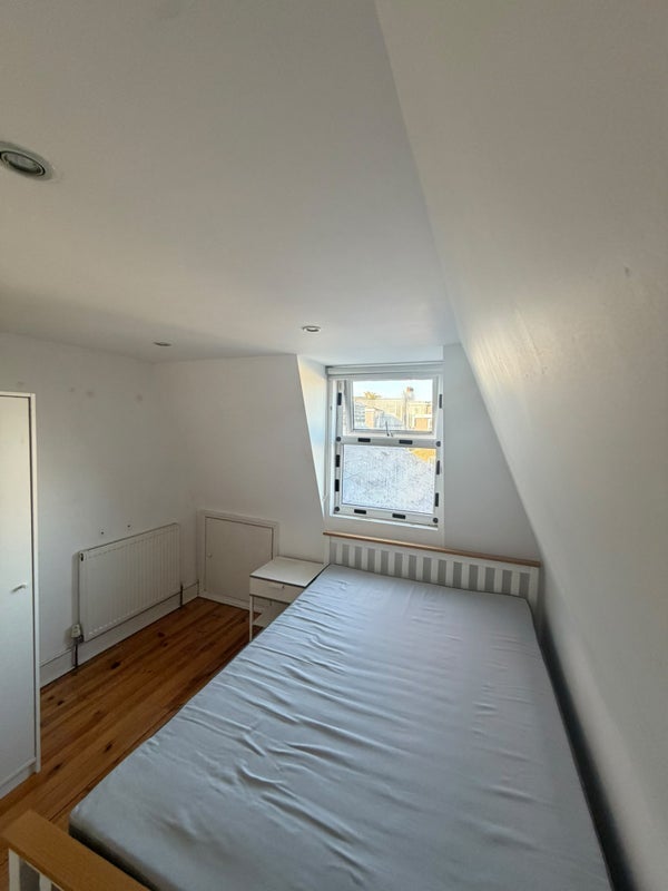 Room Dagnan Road in Greater London