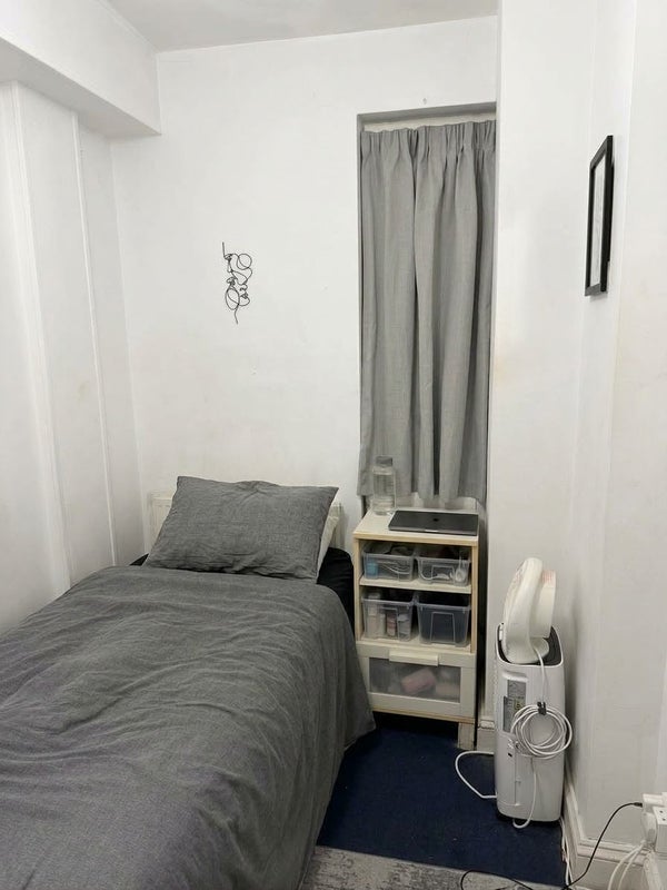 Room Wray Crescent in Greater London