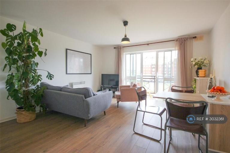 Flat Palgrave Road in Bedford