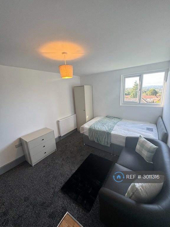 Room Leeds and Bradford Road in Leeds