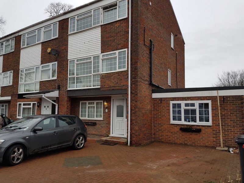 House Clive Court in Slough