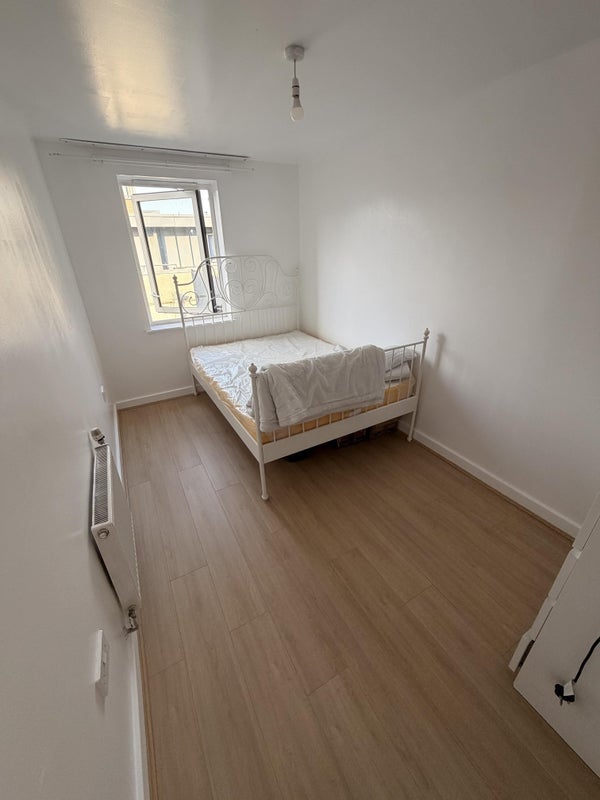 Room Princes Close in Greater London