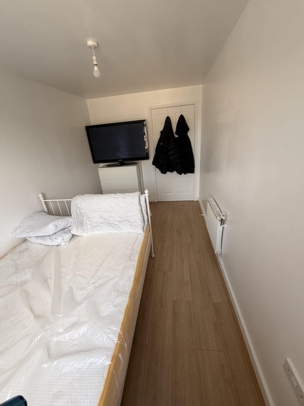Room Princes Close in Greater London