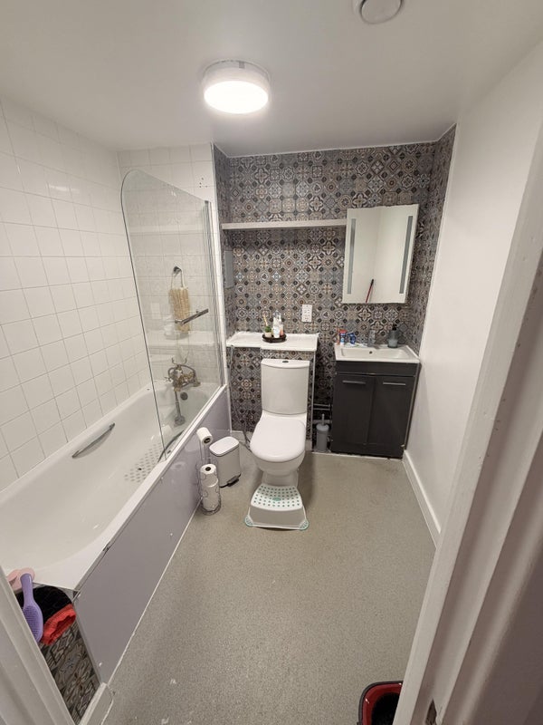 Room Princes Close in Greater London