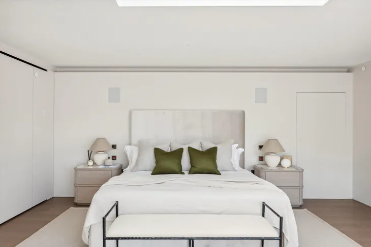 Flat Lowndes Square in Greater London