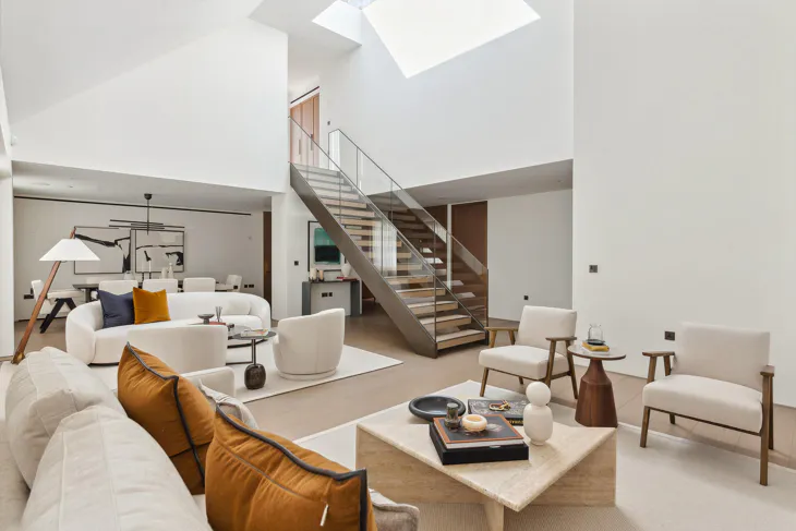 Flat Lowndes Square in Greater London