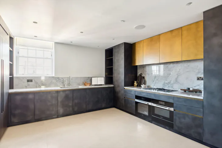 Flat Lowndes Square in Greater London