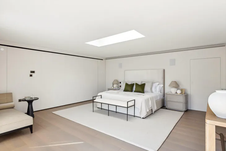 Flat Lowndes Square in Greater London