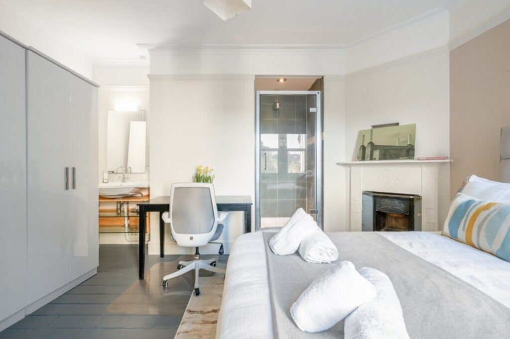 Room Drewstead Road in Greater London