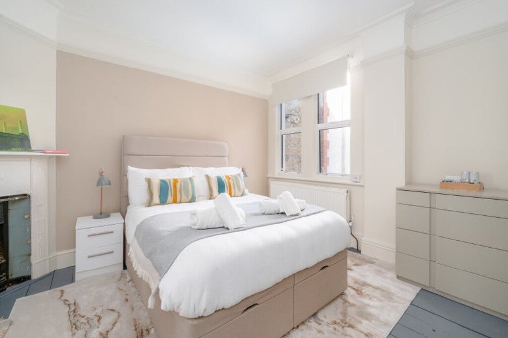 Room Drewstead Road in Greater London