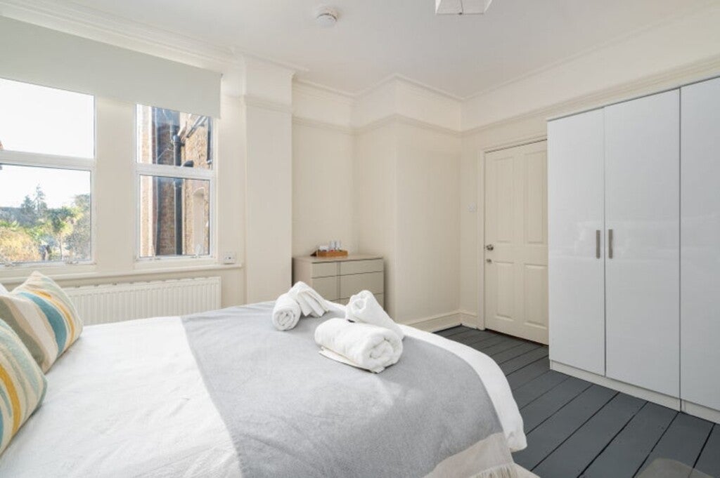 Room Drewstead Road in Greater London