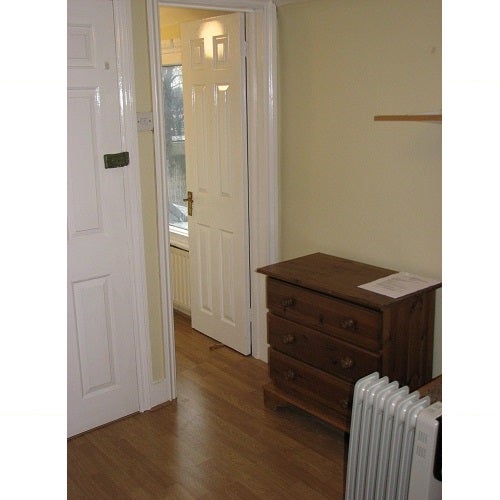 Room Lynton Road in London