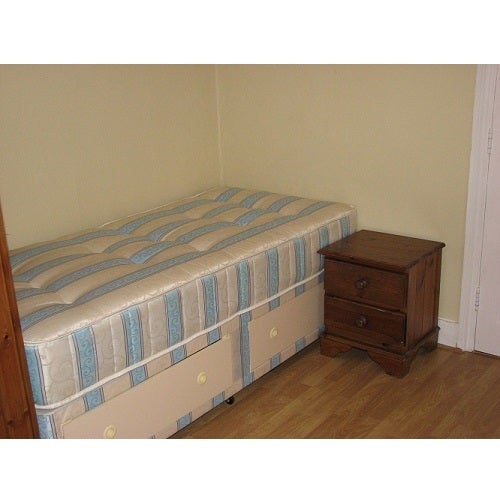 Room Lynton Road in London