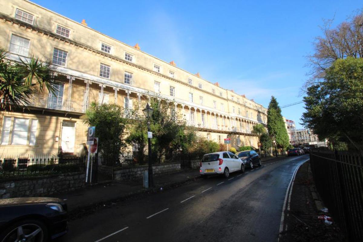 Flat Elmdale Road in Bristol