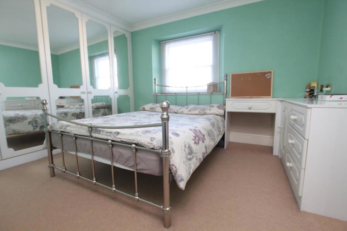Flat Elmdale Road in Bristol