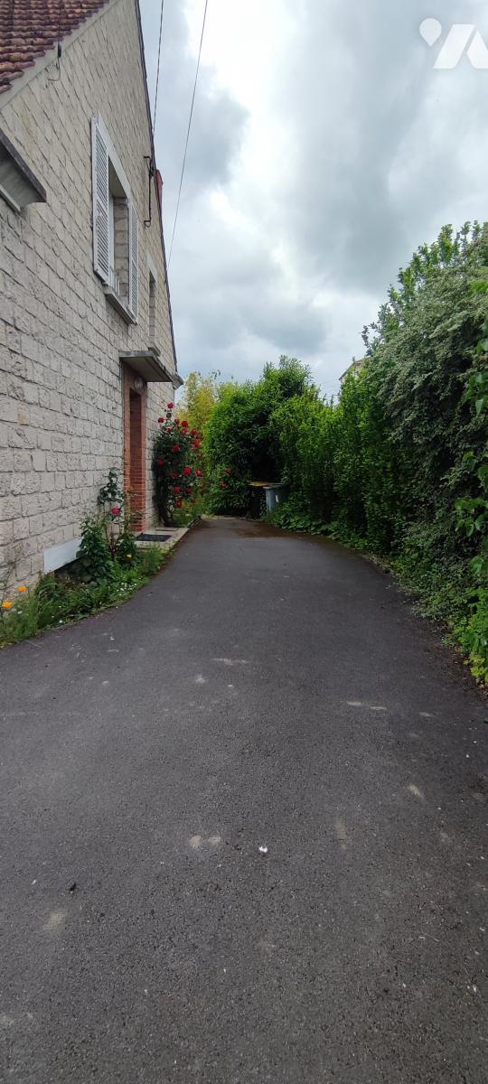 House Rue Clovis Jacquiert in Châlons-en-Champagne