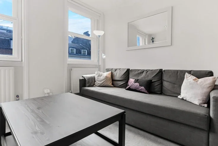 Flat Upper Berkeley Street in City of Westminster
