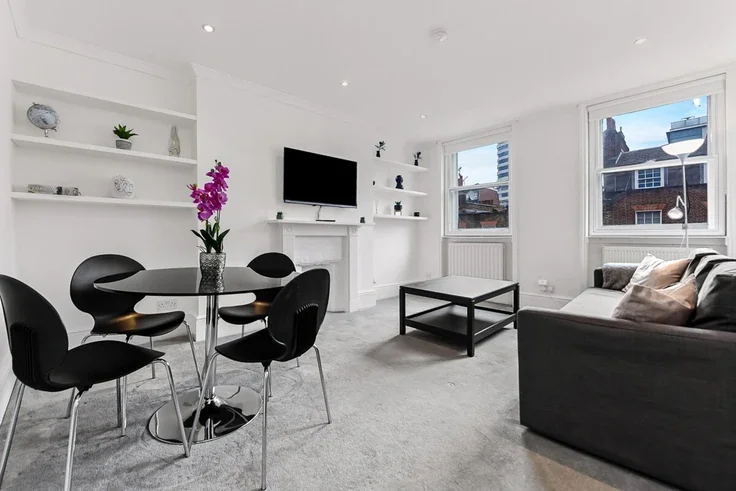 Flat Upper Berkeley Street in City of Westminster