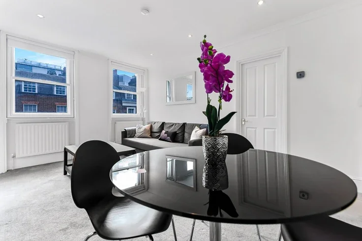 Flat Upper Berkeley Street in City of Westminster