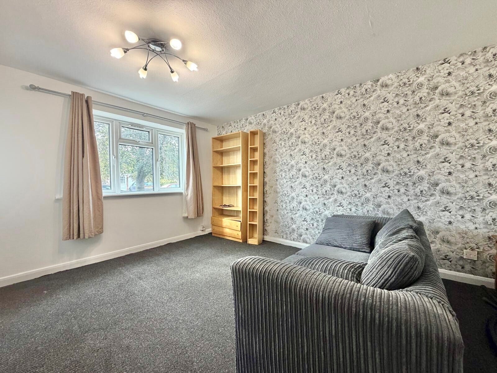 Flat Grafton Road in Metropolitan Borough of Solihull