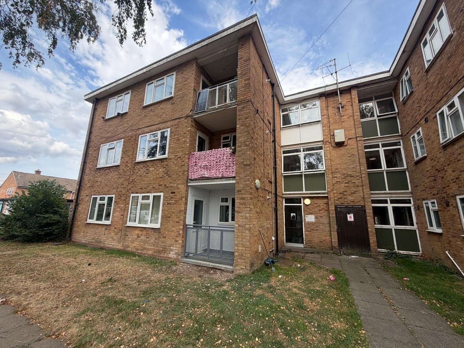Flat Grafton Road in Metropolitan Borough of Solihull