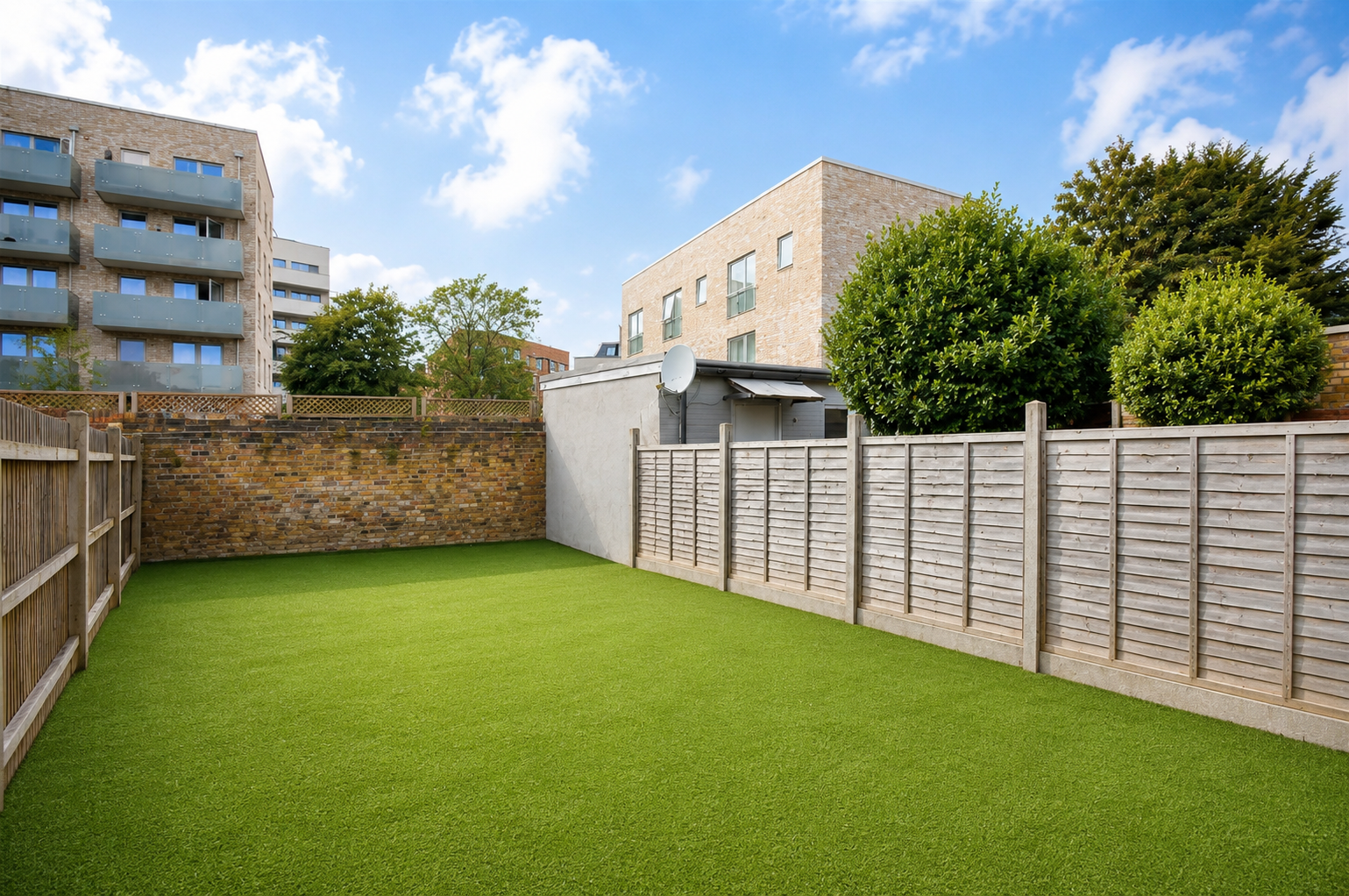 House Berrymead Gardens in Greater London