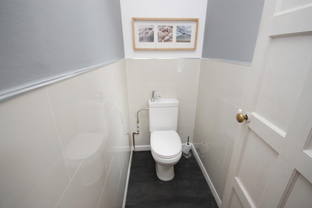 Room Western Avenue in Greater London