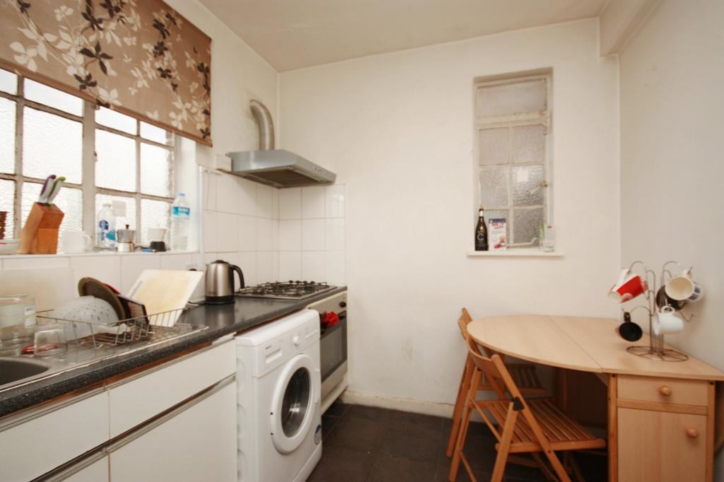 Room Western Avenue in Greater London