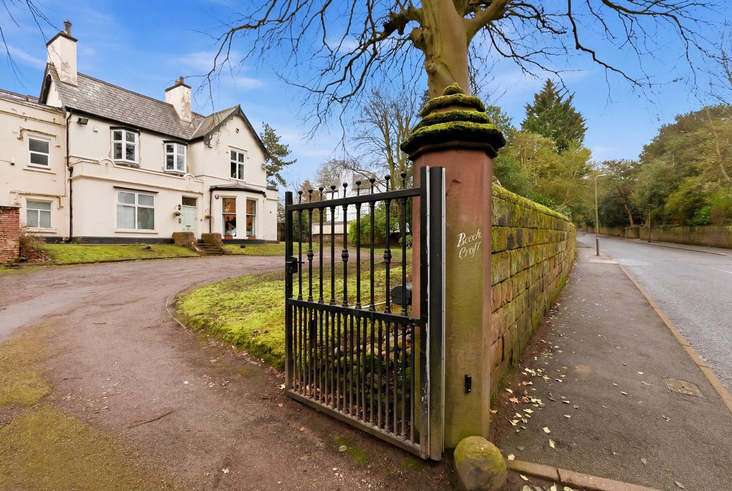 Flat North Mossley Hill Road in Liverpool