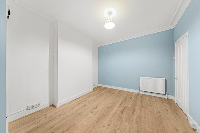 Flat Darlington Road in Greater London