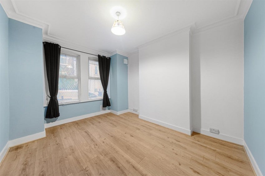 Flat Darlington Road in Greater London