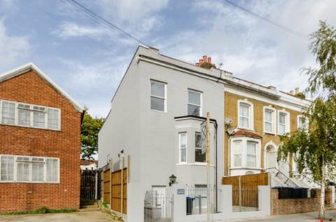 Flat Apsley Road in London