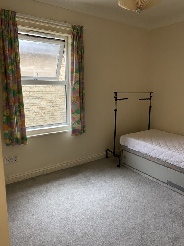 Room Ashley Road in Poole