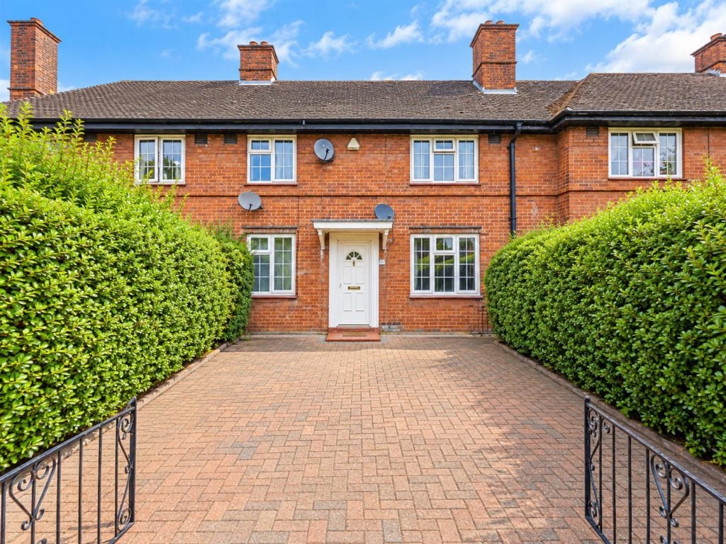 Flat Norbroke Street in Greater London