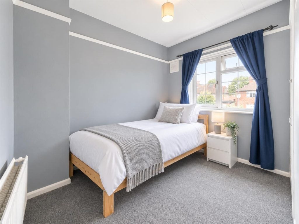 Flat Norbroke Street in Greater London