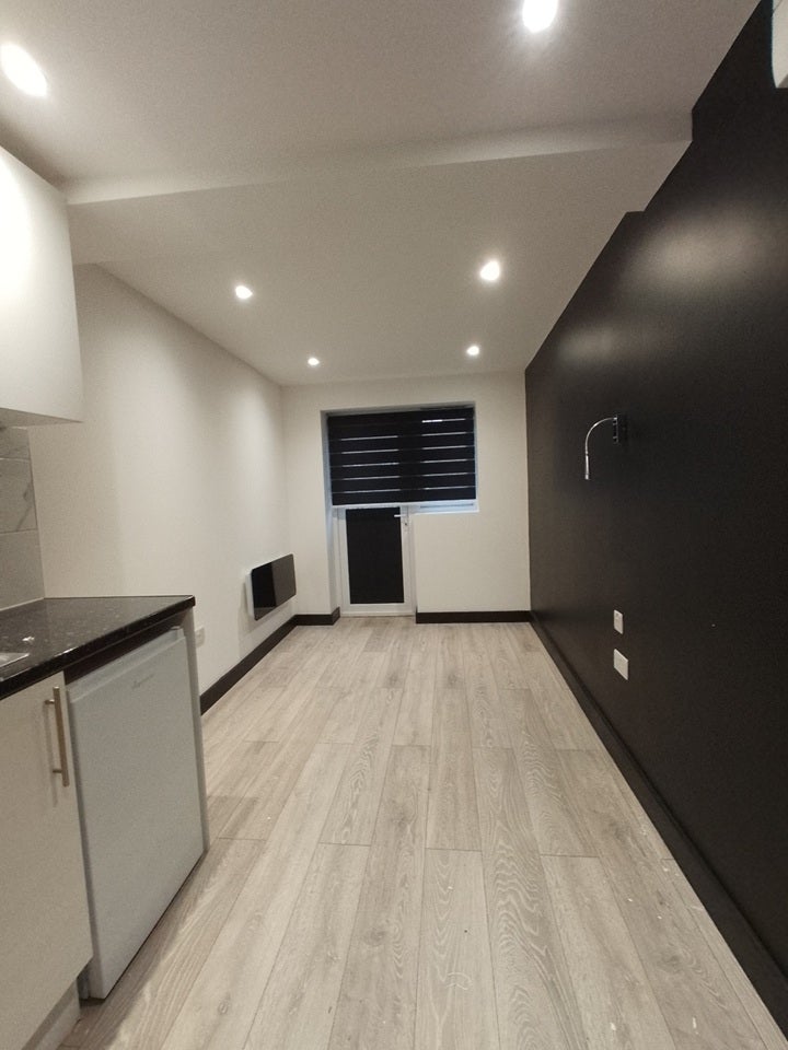 Room Whittlesea Road in Greater London
