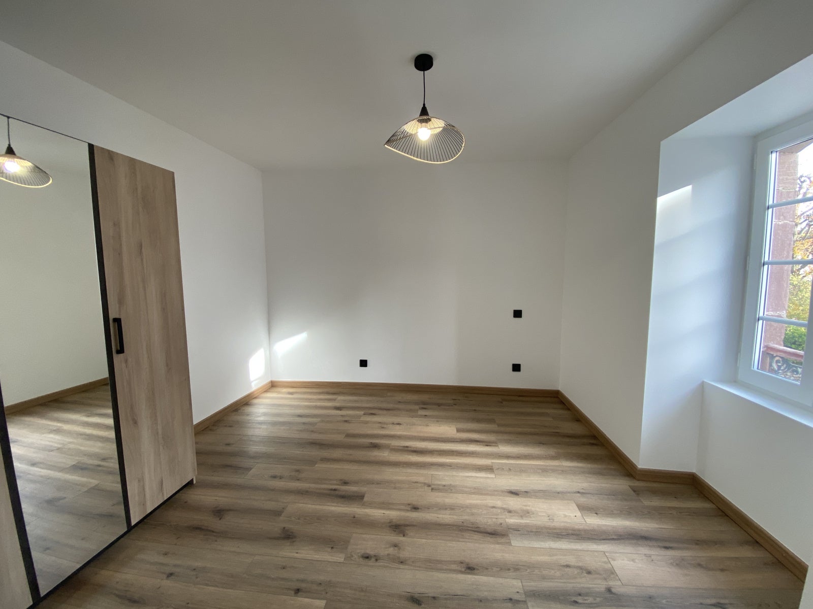 Flat D 933 in Saint-Jean-le-Vieux