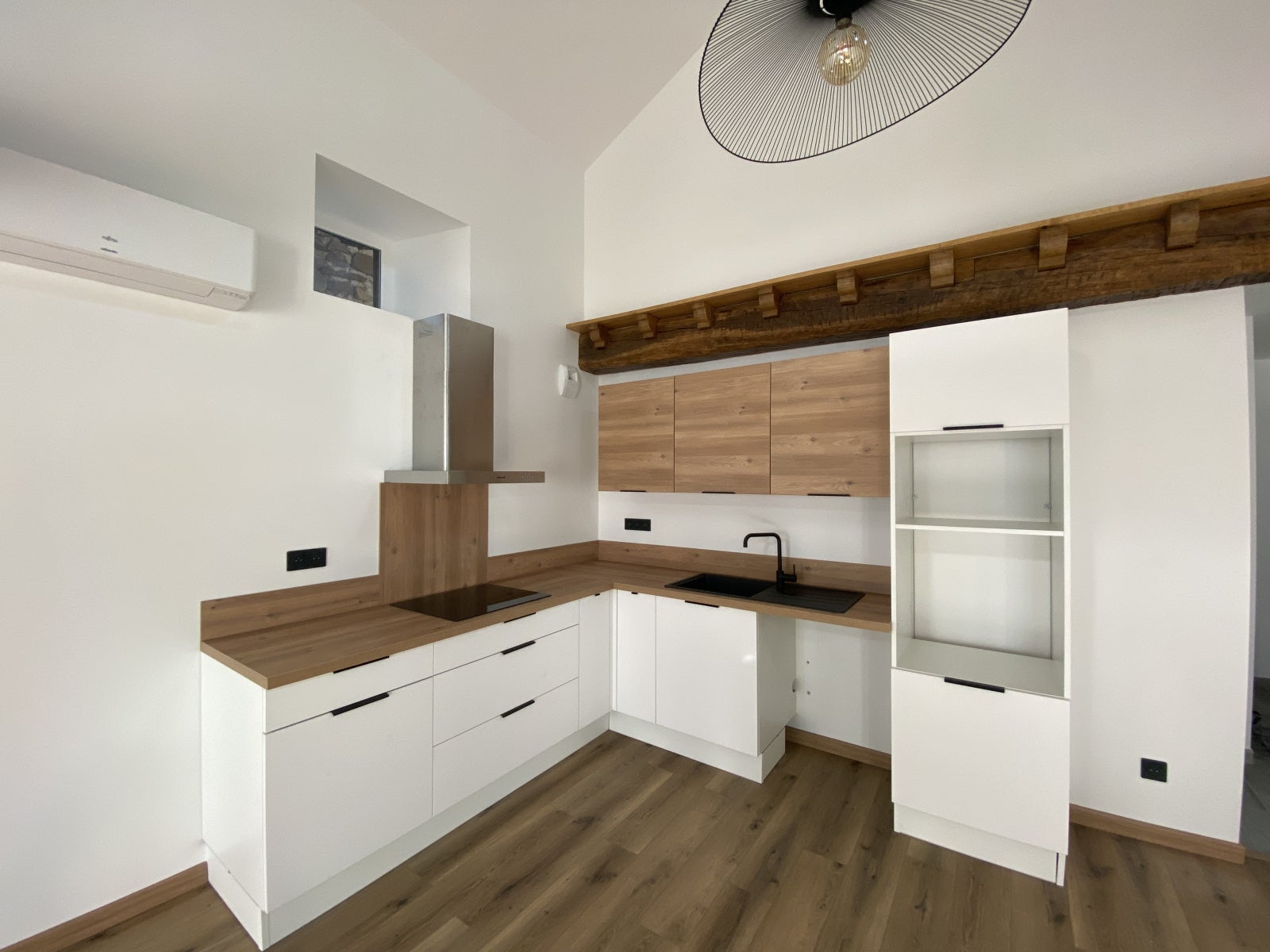 Flat D 933 in Saint-Jean-le-Vieux