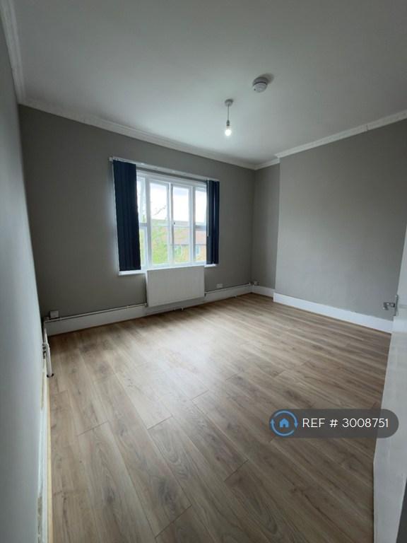 Flat Victorian Grove in Greater London