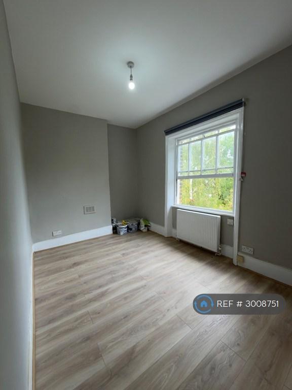 Flat Victorian Grove in Greater London