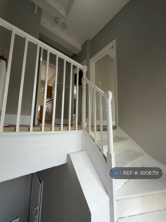 Flat Victorian Grove in Greater London
