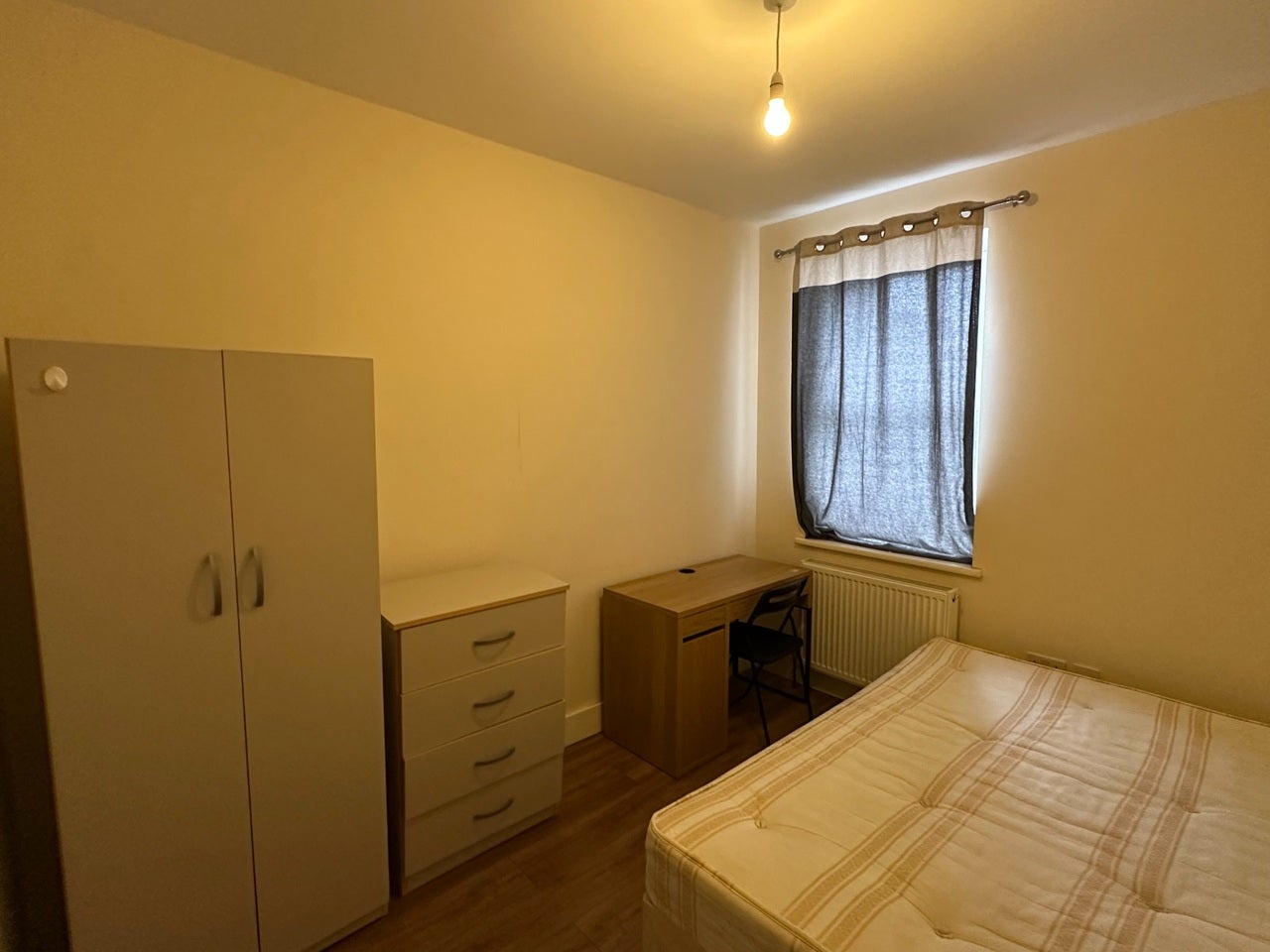 Room Westdown Road in Greater London